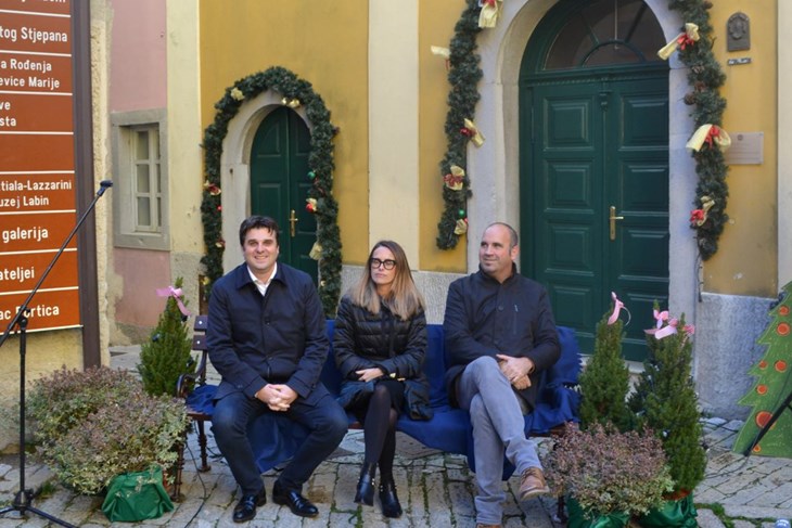 Božićnu bajku predstavili su Valter Glavičić, Astrid Glavičić i Borjan Batagelj